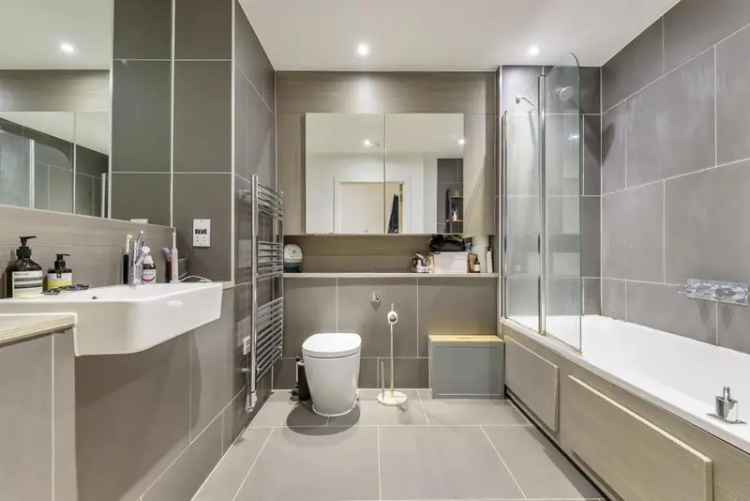 2-Bedroom Apartment near Battersea Park Battersea London