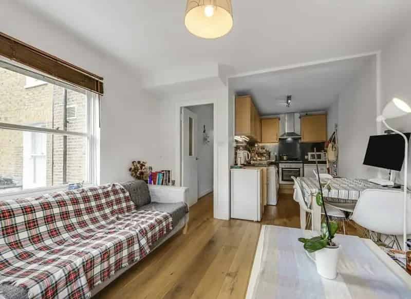 Large Double Bedroom Apartment Near Nevern Square