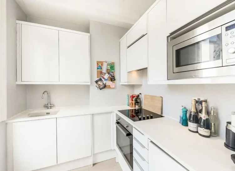 Flat For Sale in Northcote Road, London, England