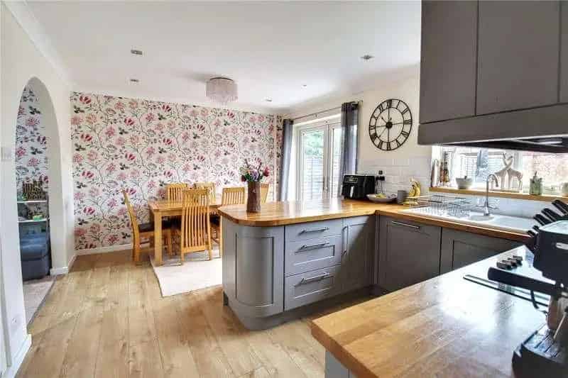 4 Bed Detached House For Sale