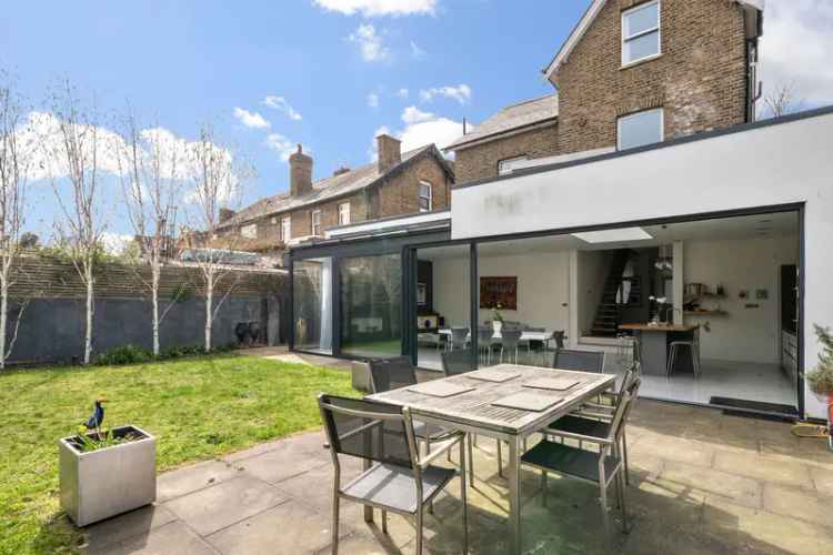 Detached House for sale with 3 bedrooms, Mortlake Road, Kew