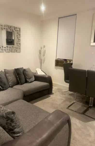 3 Bed House with 2 Bathrooms and Communal Garden