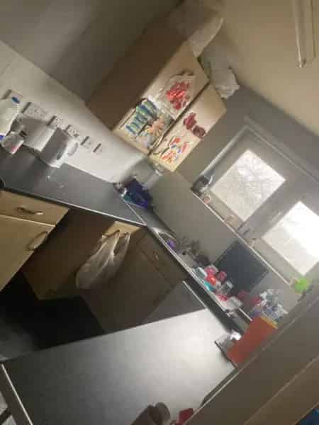 Spacious 2-Bed Flat Near Meadowhall