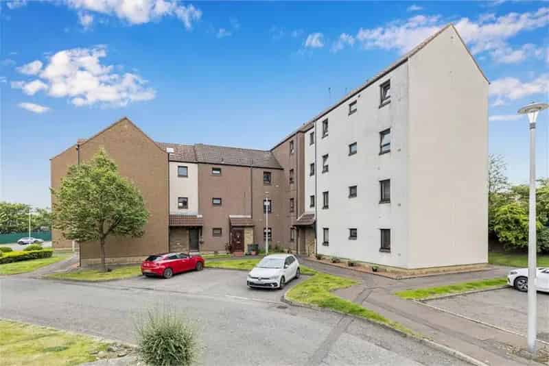 2 Bed Flat First Floor 1 Reception Room Modern Development