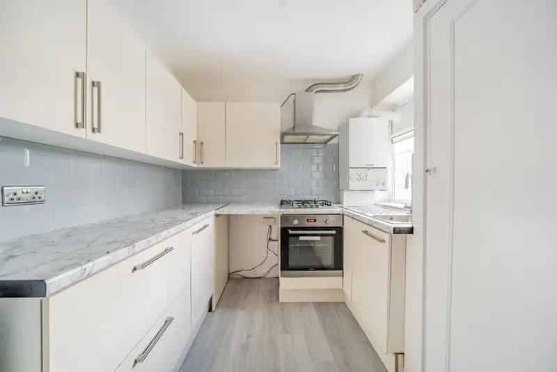 Two Bedroom Art Deco Apartment with Balcony and Share of Freehold