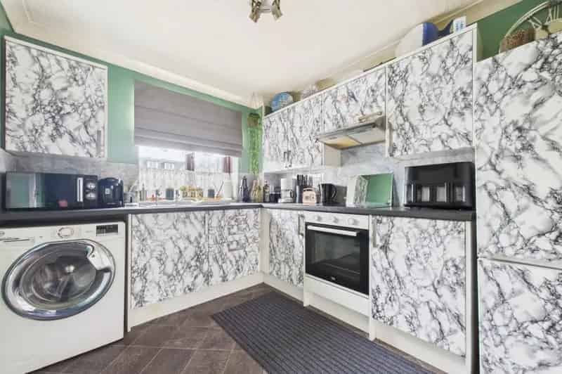 2 Bedroom Flat for Sale Near Harbour Arm