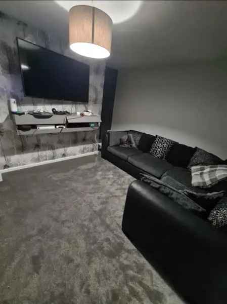 House For Rent in Chesterfield, England