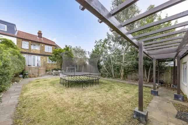5 Bedroom Semi-Detached House for Sale in Tooting Bec SW17