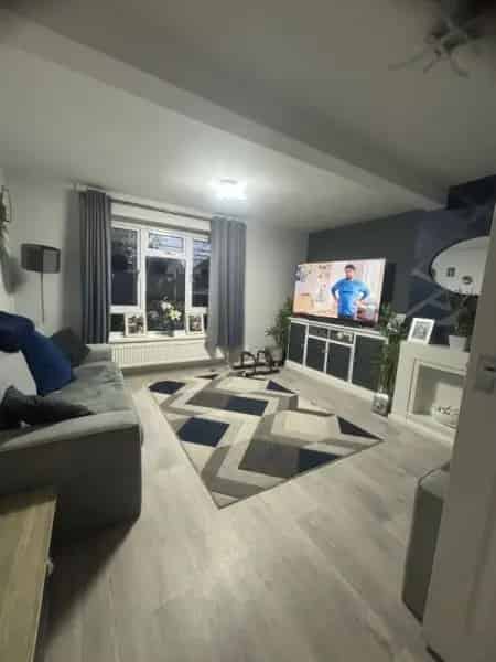 Three Bedroom House with Garden Driveway and Shed