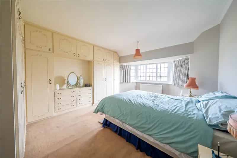 3 Bed Semi Detached House Stunning Views Near Schools