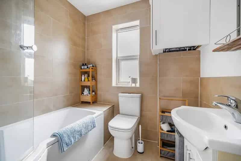 Flat For Rent , Bounds Green Road, London, England