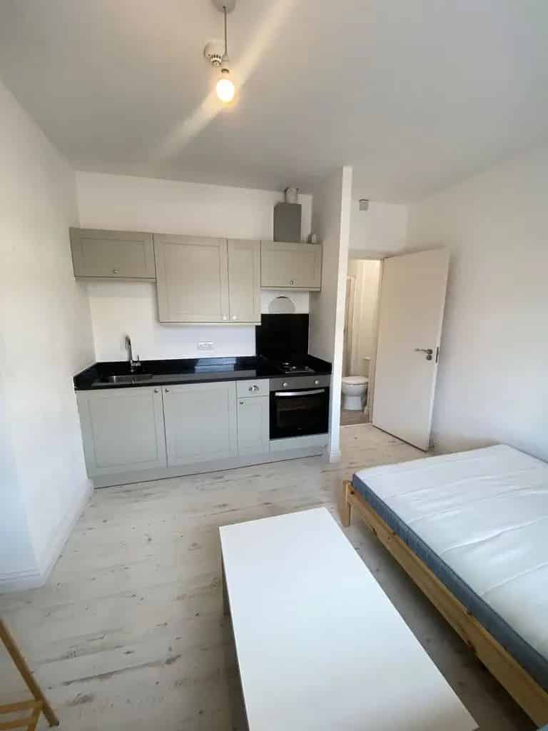 Modern Studio Flat Bristol City Centre - June Availability