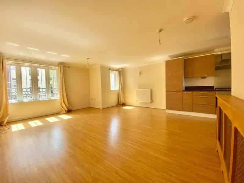 2 Bedroom Flat To Rent Available July 17 2025
