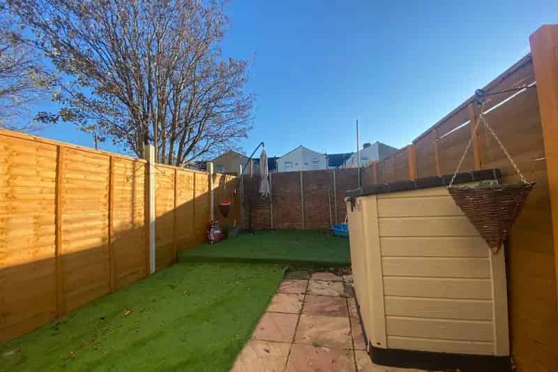 3 Bed House with 22ft Lounge and Enclosed Garden