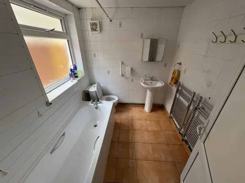 Three Bedroom Family Home Available Immediately - Recently Refurbished