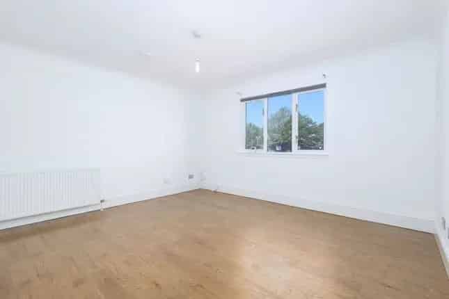 3 Bed Flat for Sale in Cathcart G44 - Excellent Condition