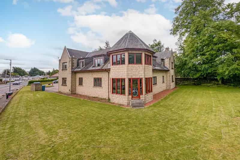 3 Bedroom Apartment for Sale in Shawlands Glasgow