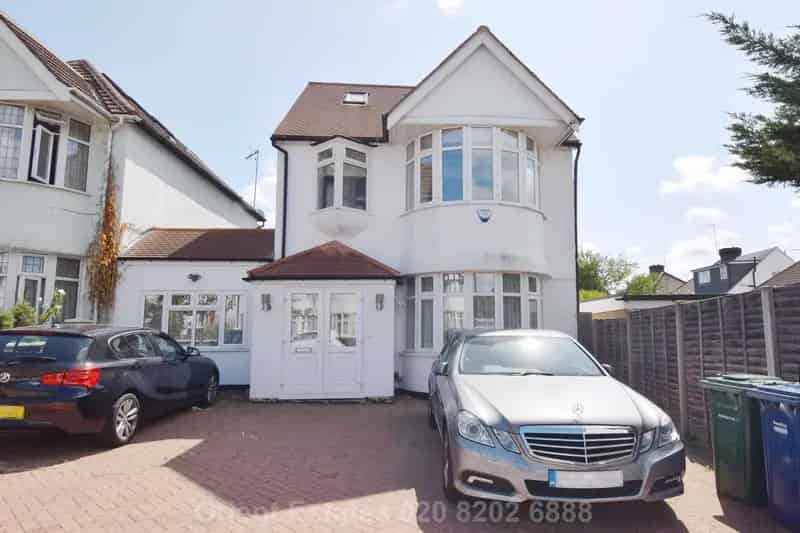 5 Bedroom Detached House for Rent in Southfields NW4