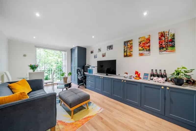Luxury 1-Bedroom Apartment with Balcony and Parking