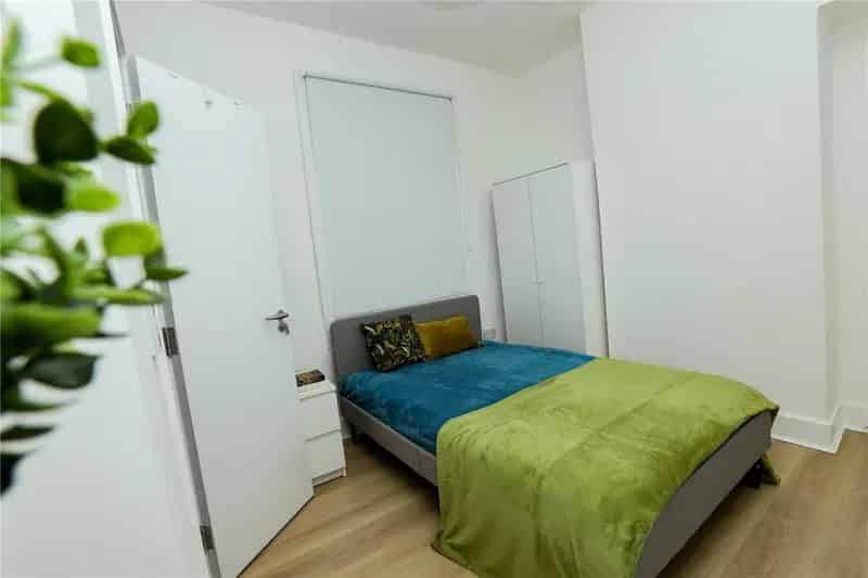 3 Double Bedroom En-Suite House Near University and Transport Links
