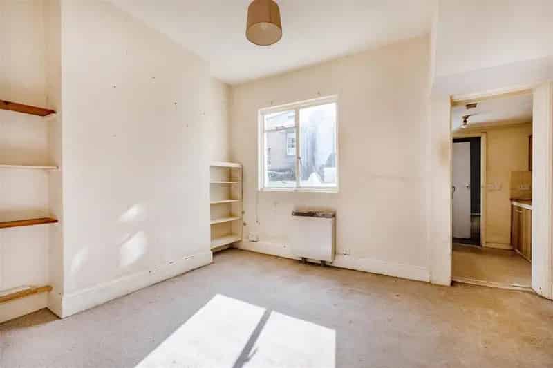 1 Bedroom Apartment Auction Sale