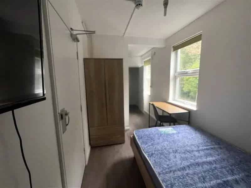 Studio Flat near Universities Fully Furnished
