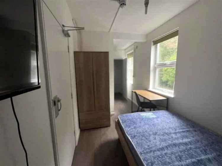 Studio Flat near Universities Fully Furnished