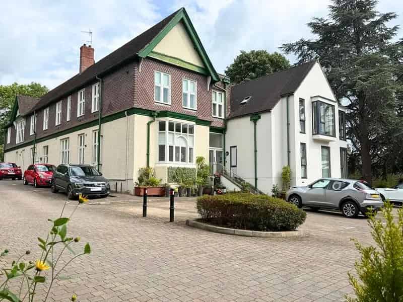 2 Bedroom Apartment for Sale Hereford Road
