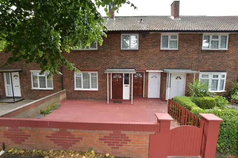 3 Bedroom Terraced House for Sale Near Canning Town Station