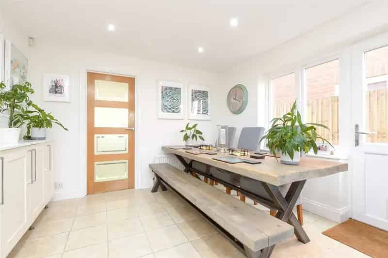 6 Bedroom Detached House For Sale