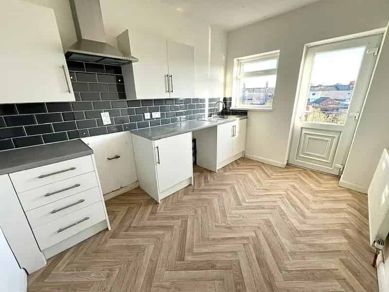 One Bedroom Flat Near Town Centre