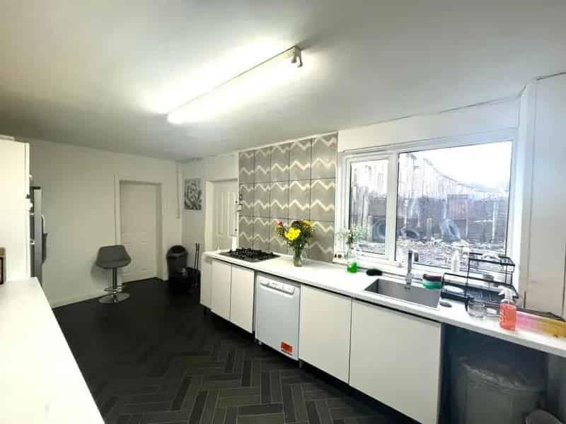 6 Bedroom Semi Detached House For Sale