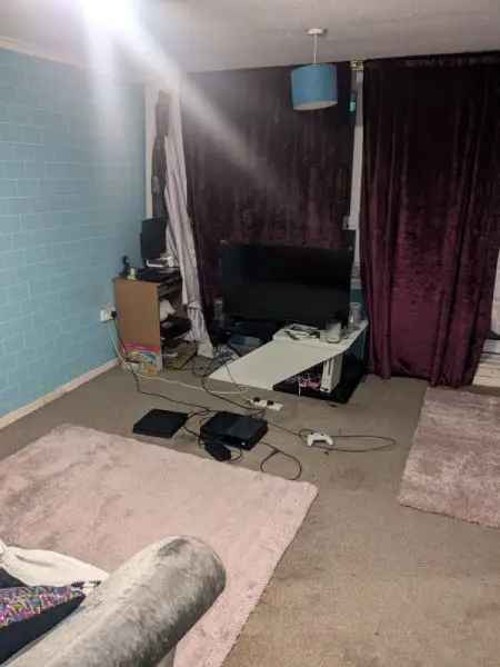 Flat For Rent in Larkhall, Scotland