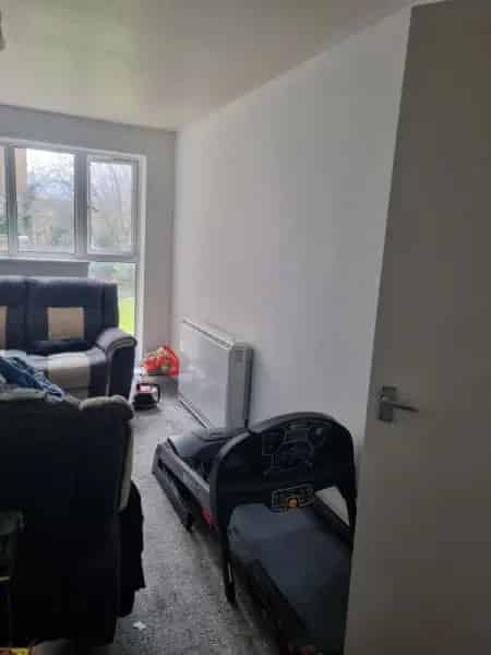 2 Bed Ground Floor Apartment Shower Bath Lounge Storage Unfurnished