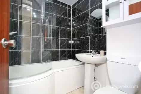 2 Bed Flat 82m² Aberdeen - Fully Furnished
