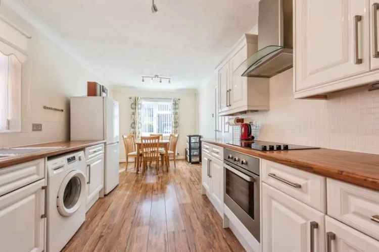 Charming Detached Bungalow Near Town Centre