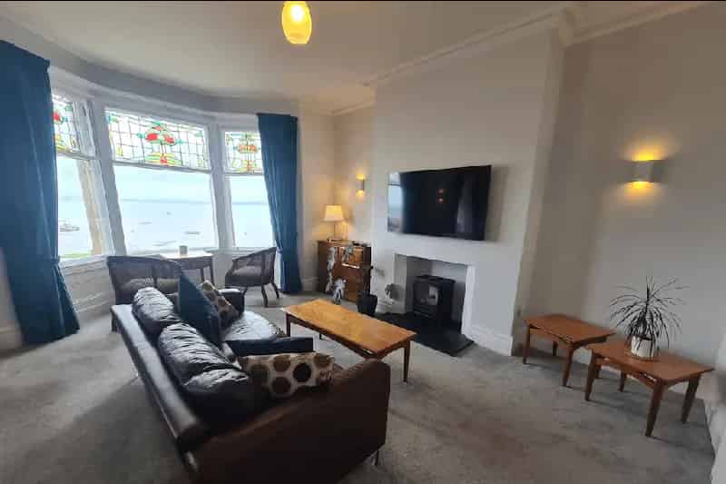 Lovingly Restored Two Storey Apartment Bay Views Garage