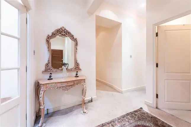 Flat for sale in Sussex Gardens, London W2