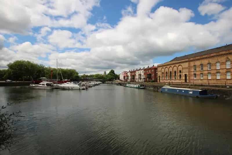 2 Bedroom Apartment To Rent Bristol Harbourside