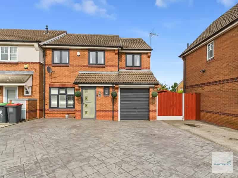 4 Bedroom Semi-Detached House For Sale
