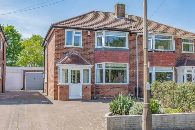 3 bedroom semi-detached house for sale