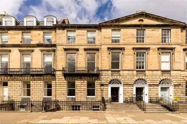 Edinburgh Townhouse: 5 Double Bedrooms, Private Garden, A-Listed