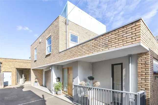 Modern 2-Bed House in Barnes London Near High Street