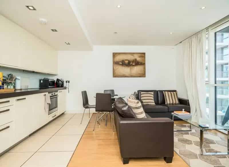 One Bedroom Apartment near Aldgate East Station