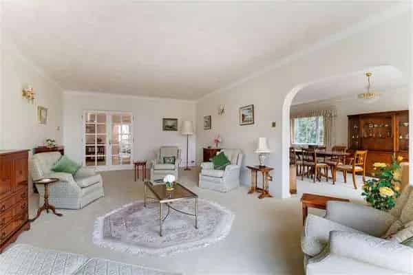 Luxury 4-Bedroom Apartment with Balcony and Double Garage