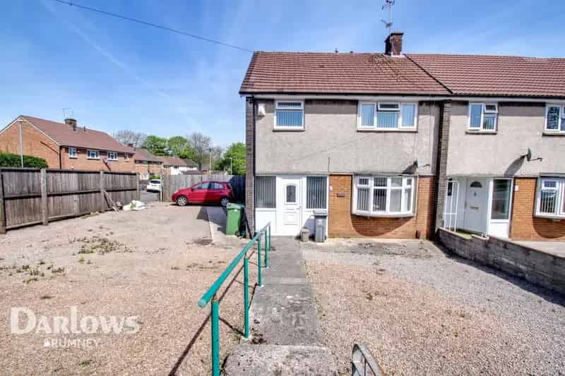 3 Bedroom End Terrace House for Sale