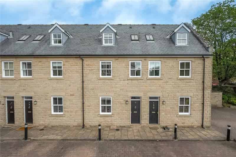3 Bed Mews House Near Leeds General Infirmary