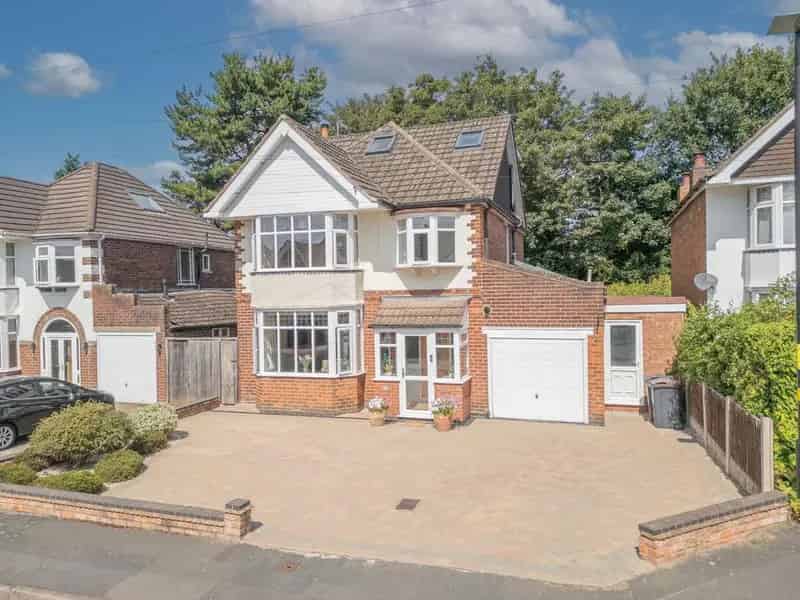 4 Bedroom Detached House For Sale