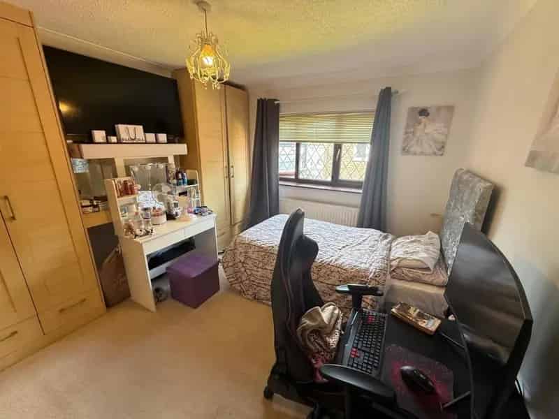 3 Bed Semi-Detached House for Sale in Oldswinford