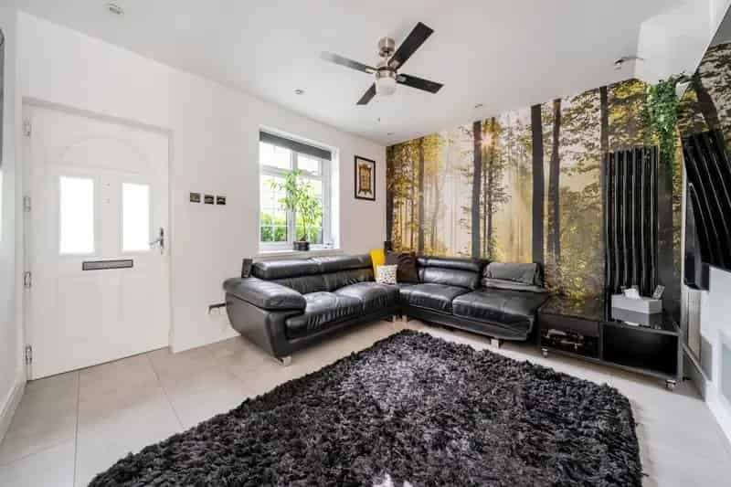 3 Bedroom Period Semi-Detached Family Home with Modern Extension